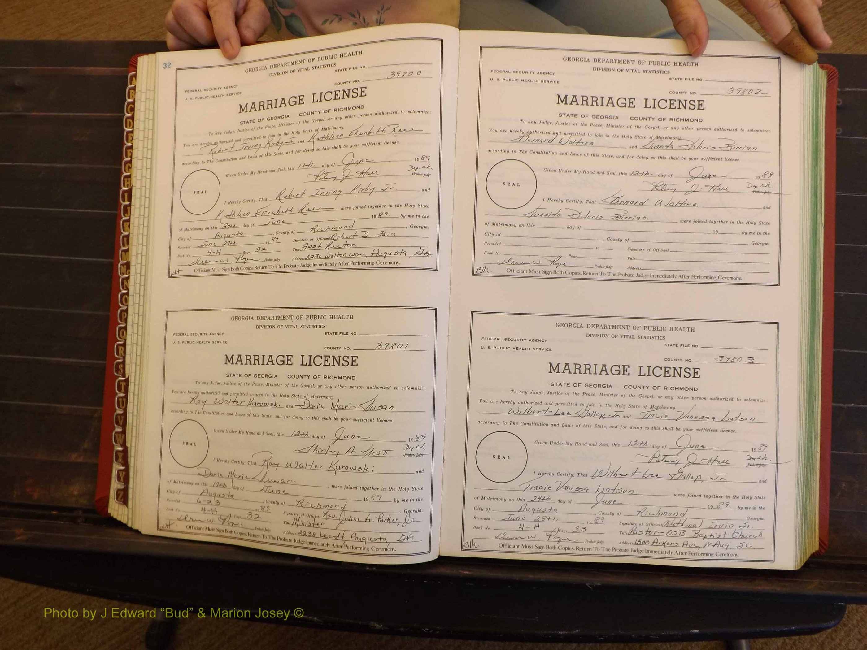 Richmond Marriages, 4H, 1989-1990 P 032-033.JPG